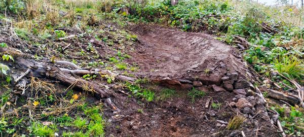 Kleiner gebauter Sprung aus Kurve im Linduro